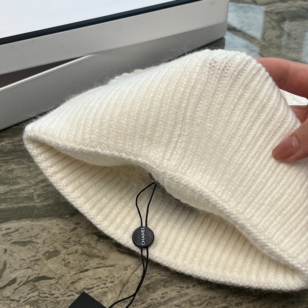 Unused Chanel 24B Popular Knit Hat White Women's hat - Picture 5 of 6